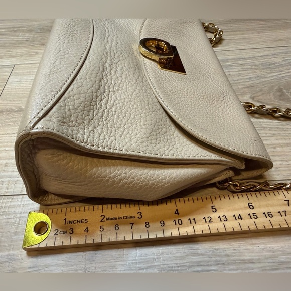 💫 Kate Landry Beige Pebbled Leather Crossbody Bag w/ Gold Chain Strap ✨ - Picture 9 of 11